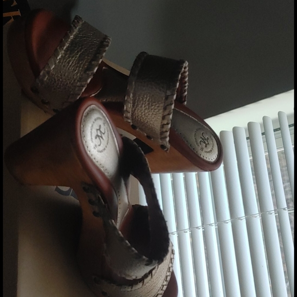 Heels - Picture 5 of 5